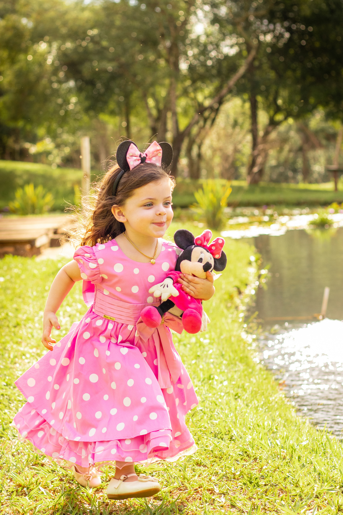 Jardim Botânico de Bauru, Ensaio infantil tema Minnie, menina correndo no jardim
