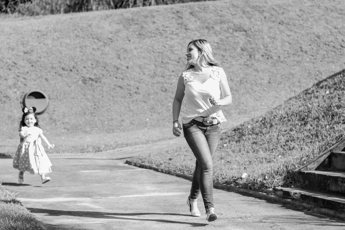 Jardim Botânico de Bauru, Ensaio infantil tema Minnie, mãe e filha correndo