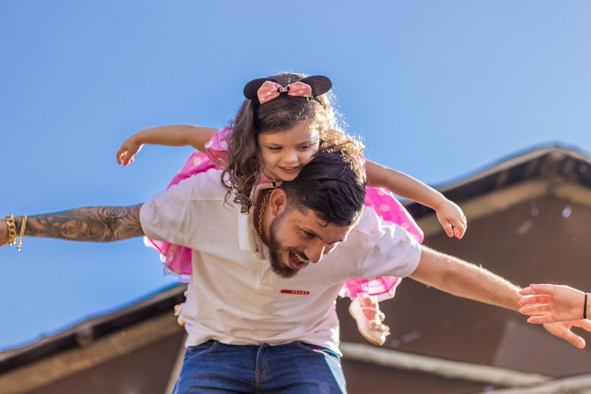 Jardim Botânico de Bauru, Ensaio infantil tema Minnie, pai e filha brincando de avião