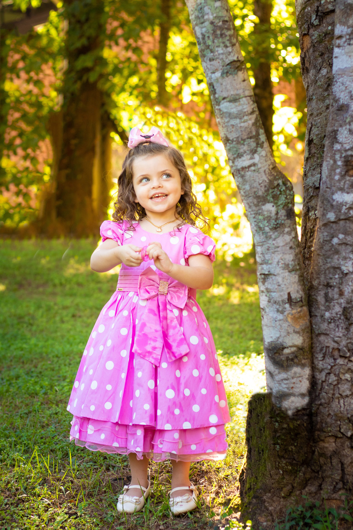 Jardim Botânico de Bauru, Ensaio infantil tema Minnie, criança sorrindo e brincando no campo