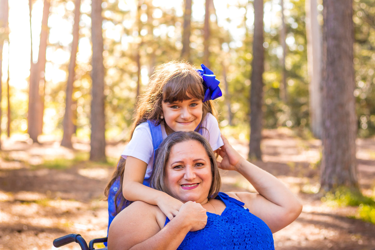 horto florestal bauru, Ensaio em família, filha abraçando a mãe