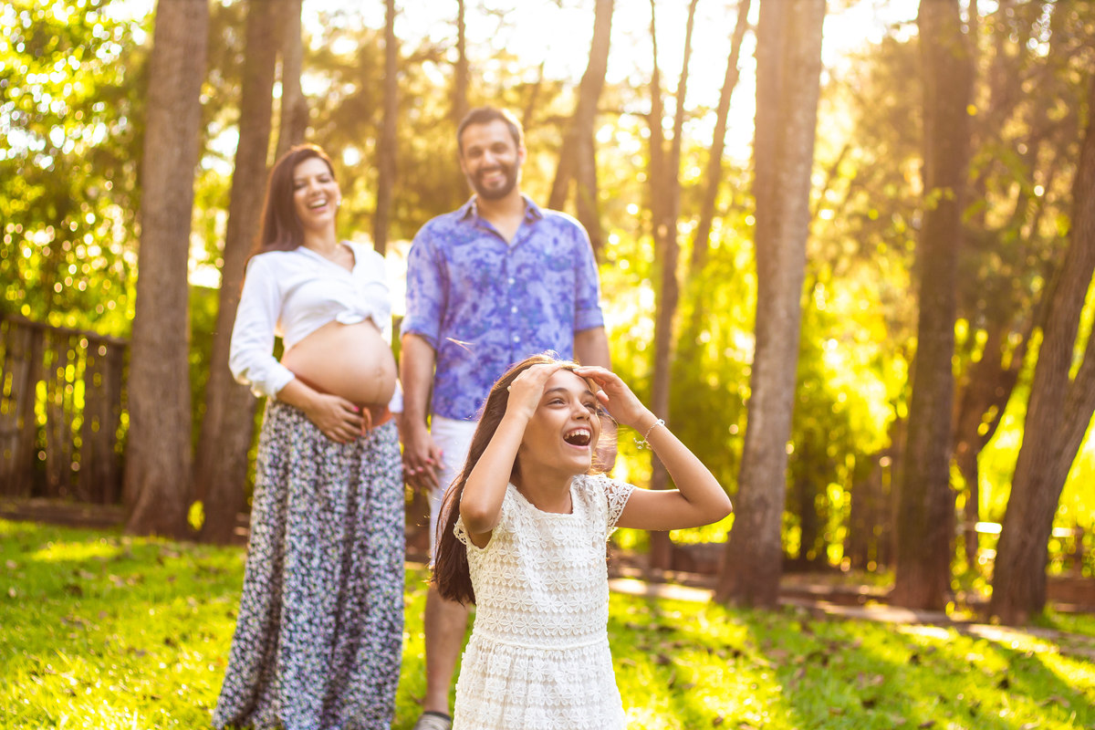 jardim botânico bauru, Ensaio gestante, foto criativa com a família, sorrisos espontâneos