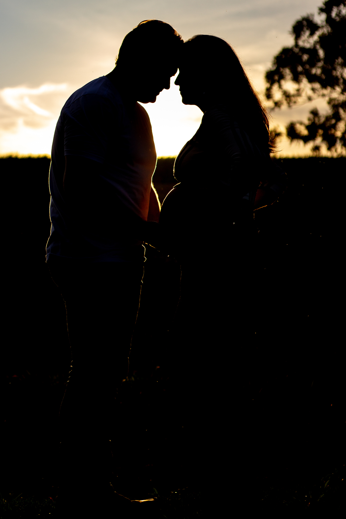 Ensaio gestante em Bauru, Ensaio gestante, silhueta, grávida e marido em ensaio, ensaio no pôr do sol