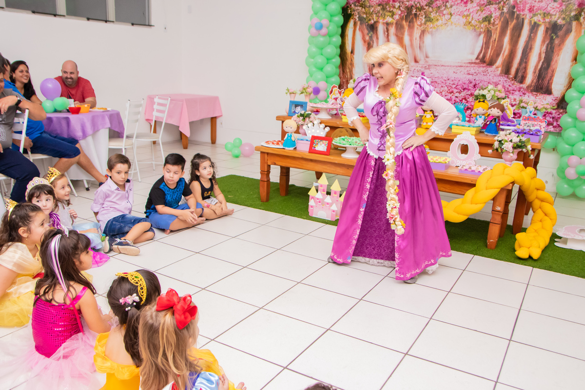 Caramelada Buffet Infantil Bauru, aniversário infantil, personagem vivo em aniversário, rapunzel em aniversário 