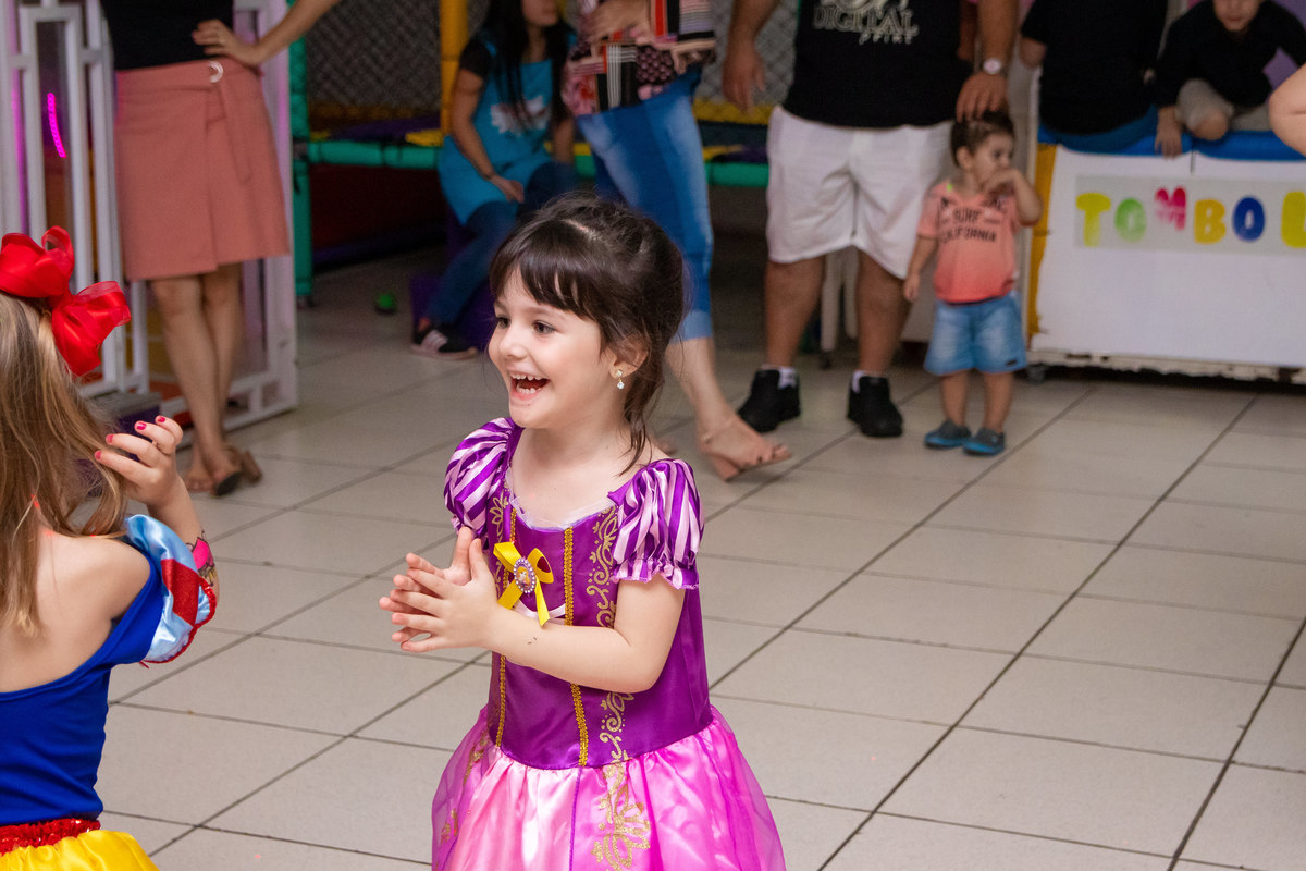 Caramelada Buffet Infantil Bauru, aniversário infantil, aniversário batendo palmas 