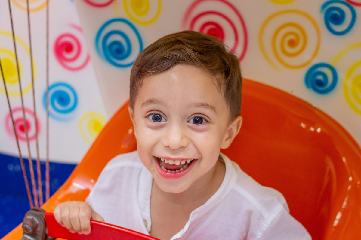 Buffet Pipoca Bauru, aniversário infantil, menino sorrindo para a foto