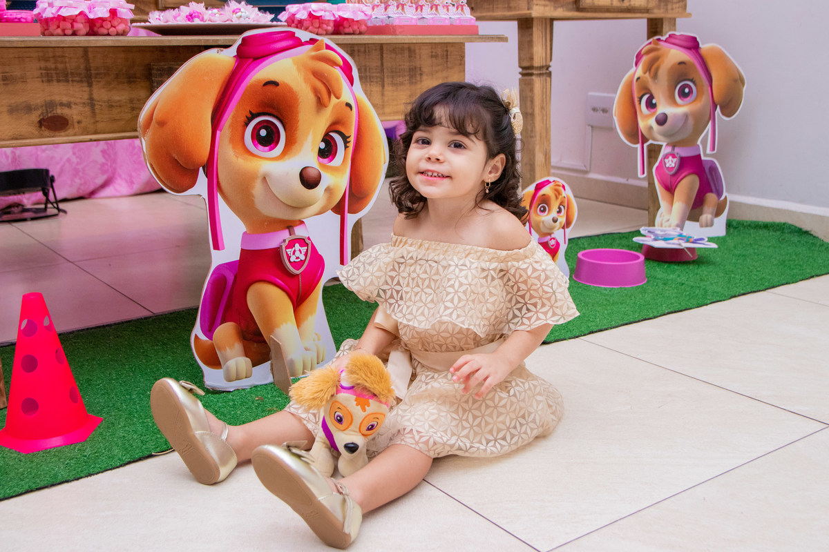 Buffet Pipoca Bauru, aniversário infantil, aniversariante posando para a foto