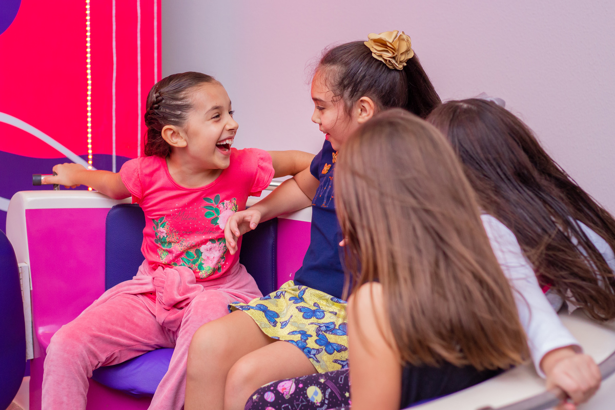 Buffet Looping Bauru, aniversário infantil, amigas brincando na la bamba
