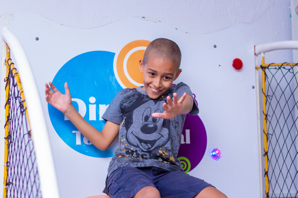 Dinolândia Buffet Infantil, aniversário infantil Bauru, anivesário a bela e a fera, menino brincando to tombo legal