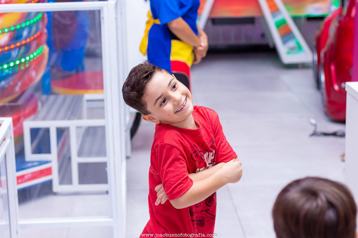 buffet pipoca 2 bauru, aniversário fada, criança sorrindo em aniversário