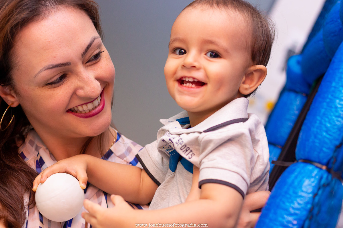 buffet pipoca 2 bauru, aniversário fada, mãe e filho brincando em aniversário