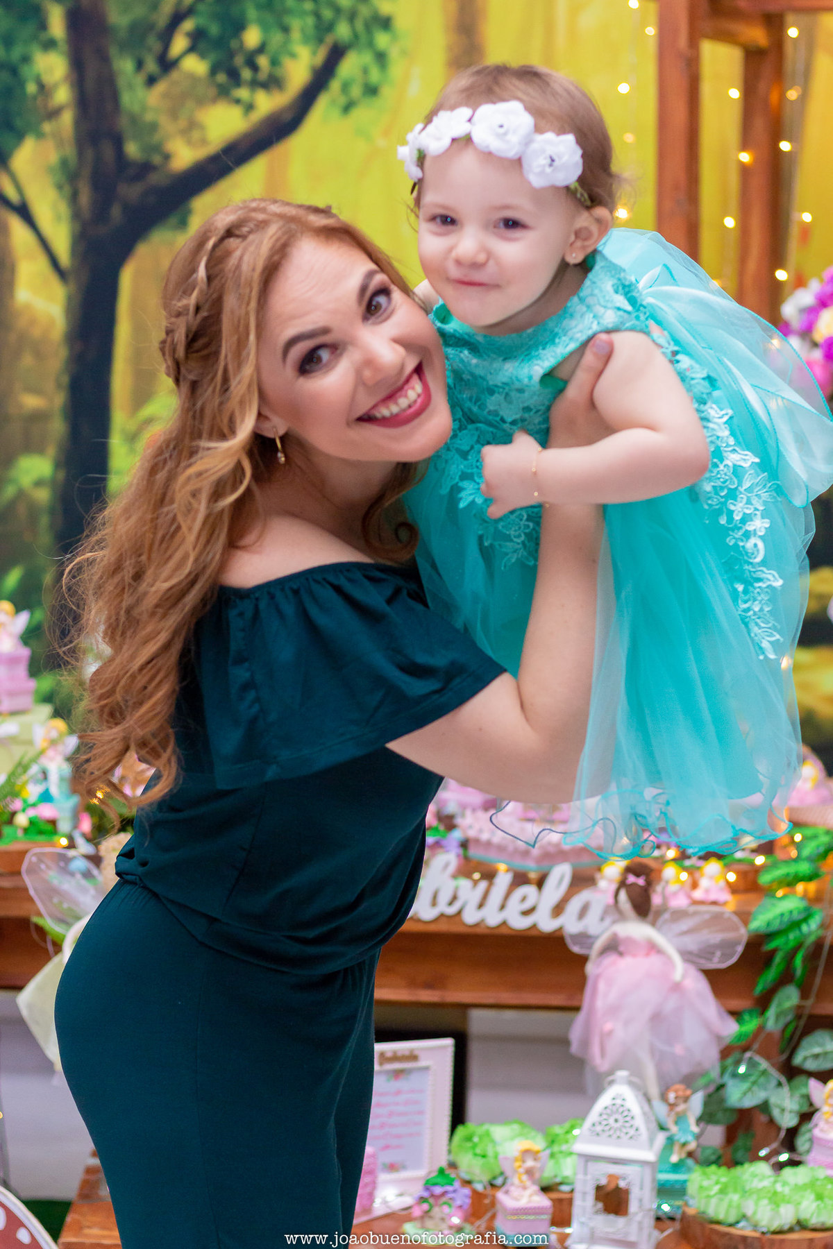 buffet pipoca 2 bauru, aniversário fada, mãe e filha brincando, foto mãe e filha, mãe e filha em aniversário