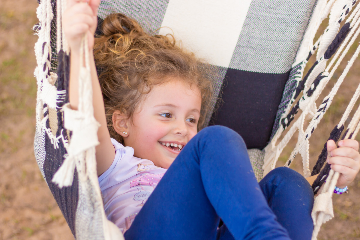 aniversário infantil em bauru, decoração sereia, decoração fundo do mar, aniversário de menina, criança brincando na rede