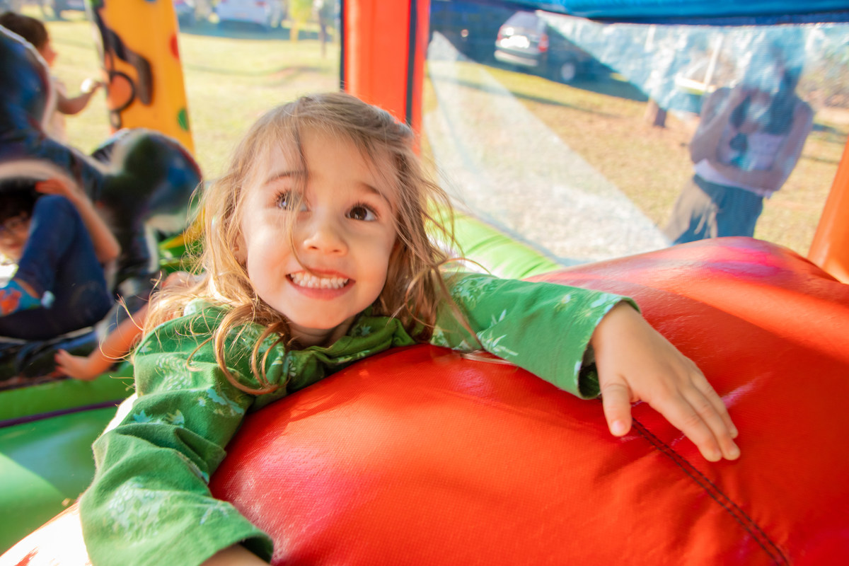 aniversário infantil em bauru, decoração sereia, decoração fundo do mar, aniversário de menina, criança brincando em festa infantil