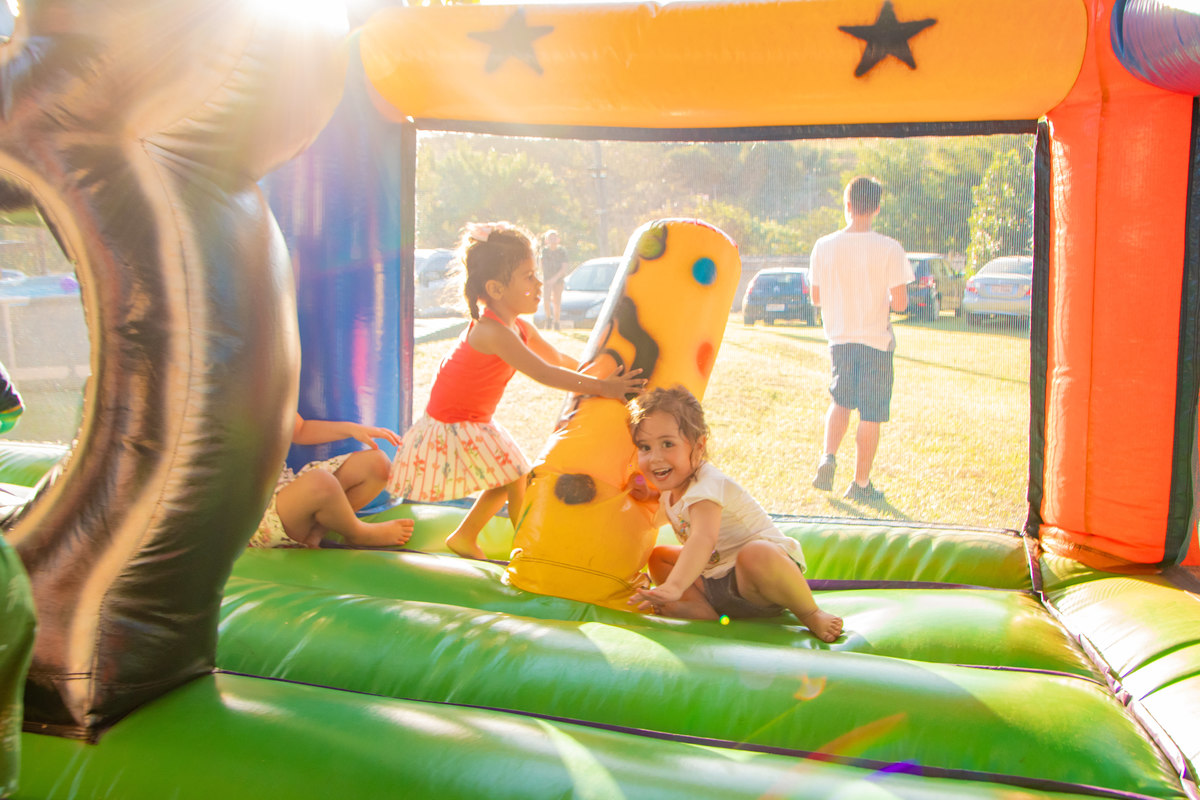 aniversário infantil em bauru, decoração sereia, decoração fundo do mar, aniversário de menina, crianças brincando com o joão bobo