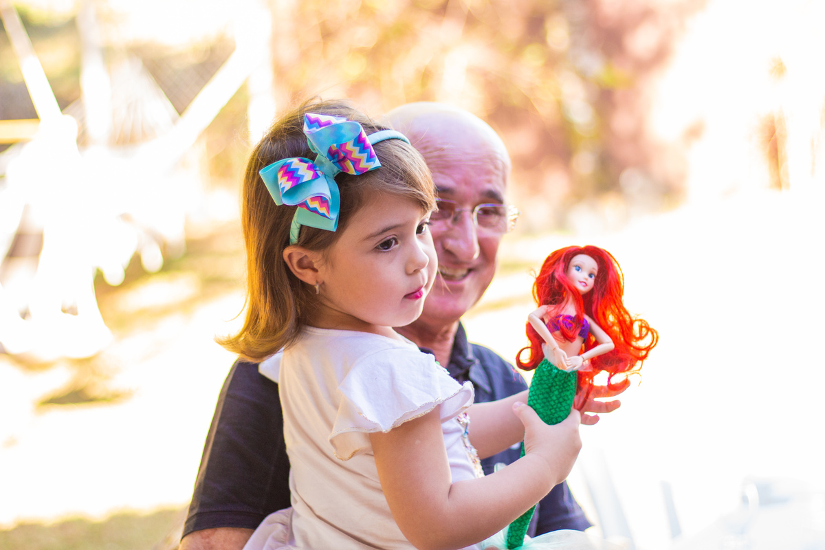 aniversário infantil em bauru, decoração sereia, decoração fundo do mar, aniversário de menina, aniversariante com avô, boneca da ariel