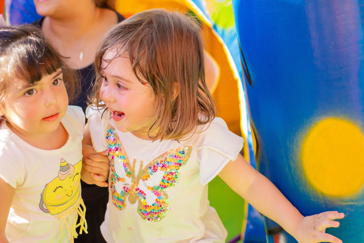 aniversário infantil em bauru, decoração sereia, decoração fundo do mar, aniversário de menina, aniversariante e amigas brincando
