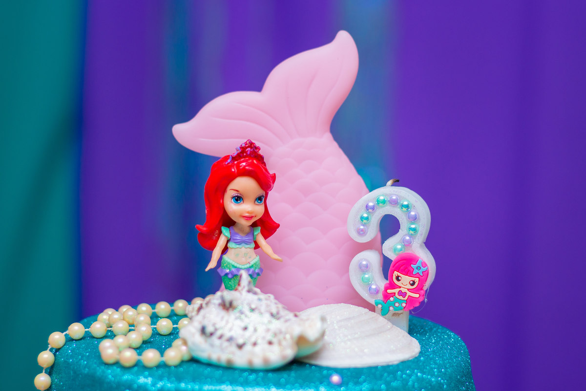 aniversário infantil em bauru, decoração sereia, decoração fundo do mar, aniversário de menina, vela personalizada da Ariel, bolo fake de sereia