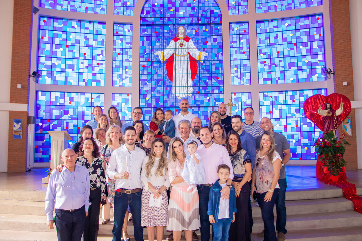 Paróquia Universitária do Sagrado Coração de Jesus - Bauru,  família reunida em batismo