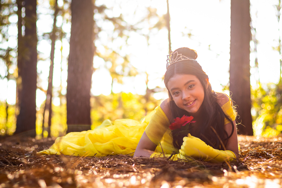 Horto florestal Bauru, ensaio externo infantil, ensaio temático a bela e a fera, horto florestal bauru, rosa a bela e a fera, fantasia a bela e a fera de menina