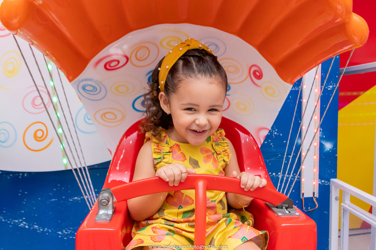 Buffet pipoca 2 Bauru, buffet infantil bauru, aniversário infantil, menina brincando em buffet infantil