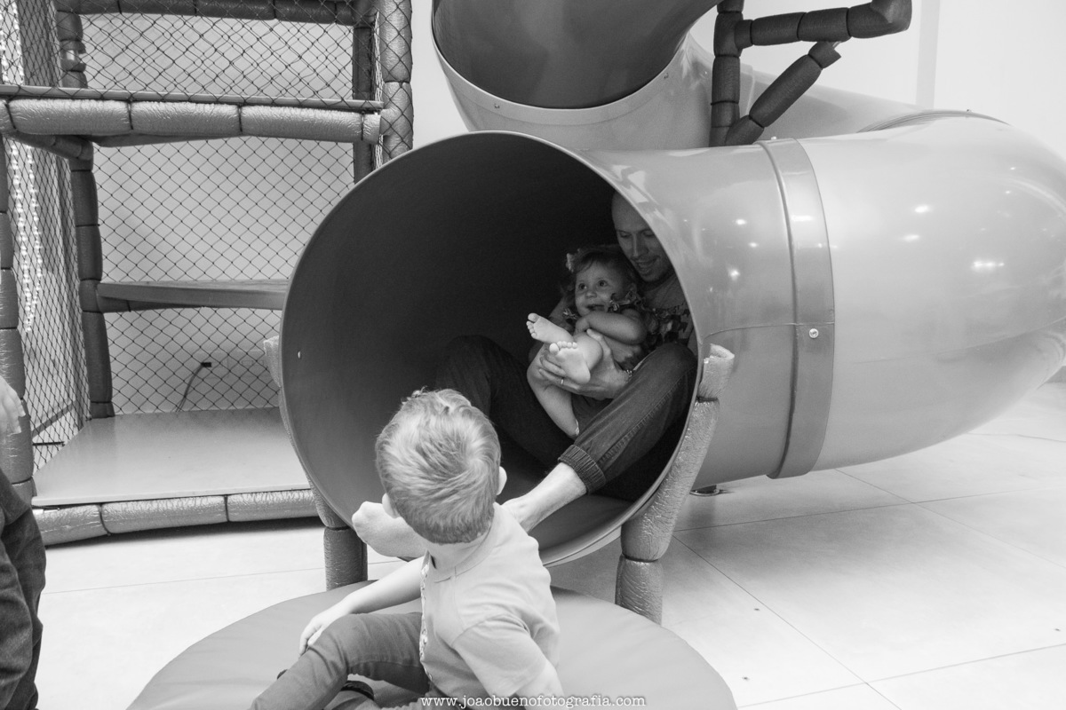 Buffet pipoca 2 Bauru, buffet infantil bauru, aniversário infantil, pai e filha brincando no escorregador