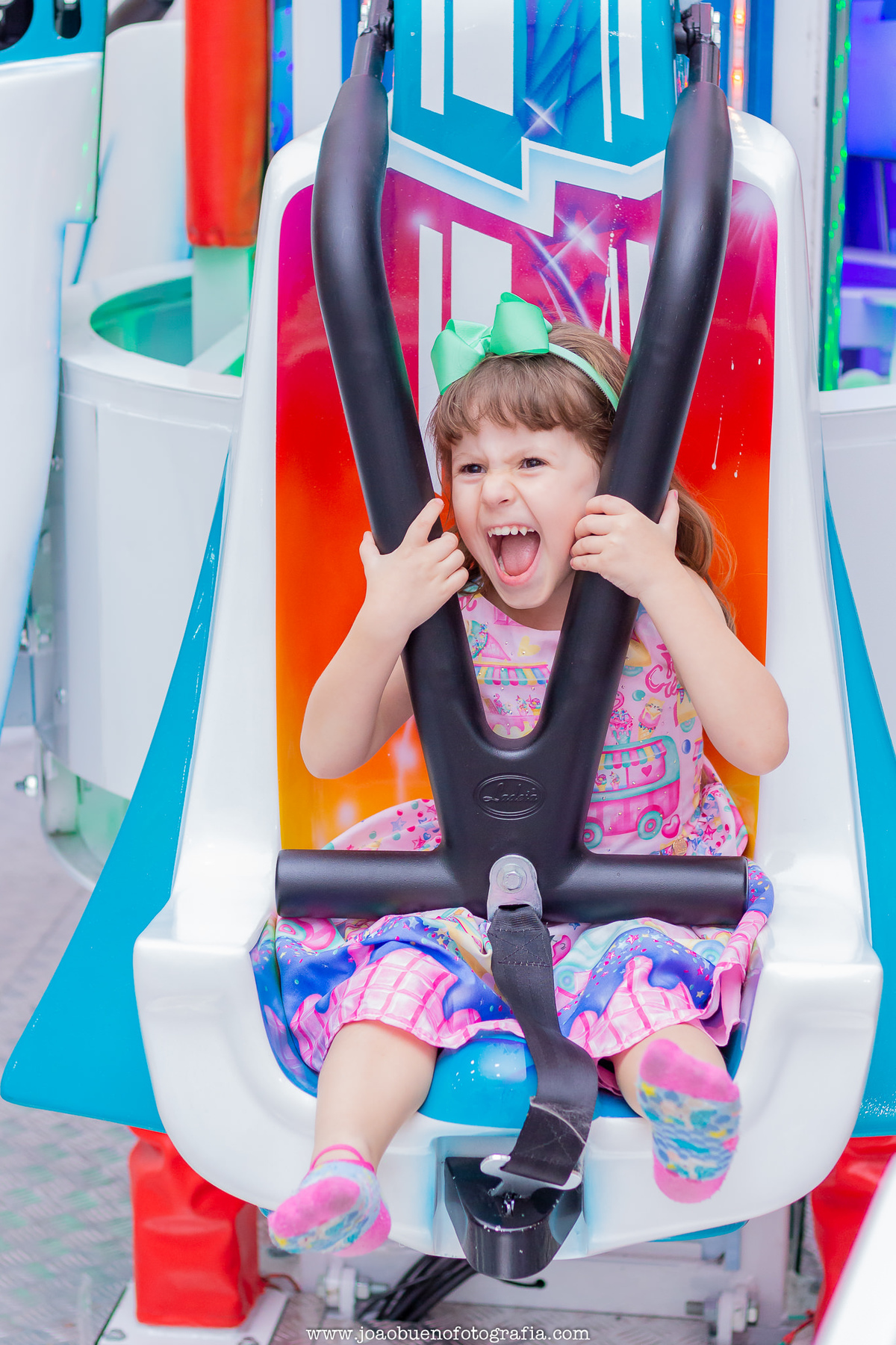 Buffet pipoca 2 Bauru, buffet infantil bauru, aniversário infantil, menina se divertindo em brinquedo
