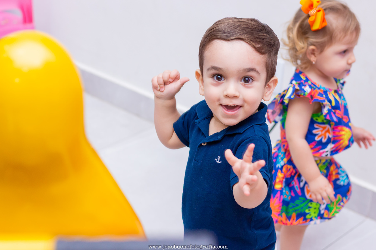 Buffet pipoca 2 Bauru, buffet infantil bauru, aniversário infantil, bebê fazendo pose para a foto