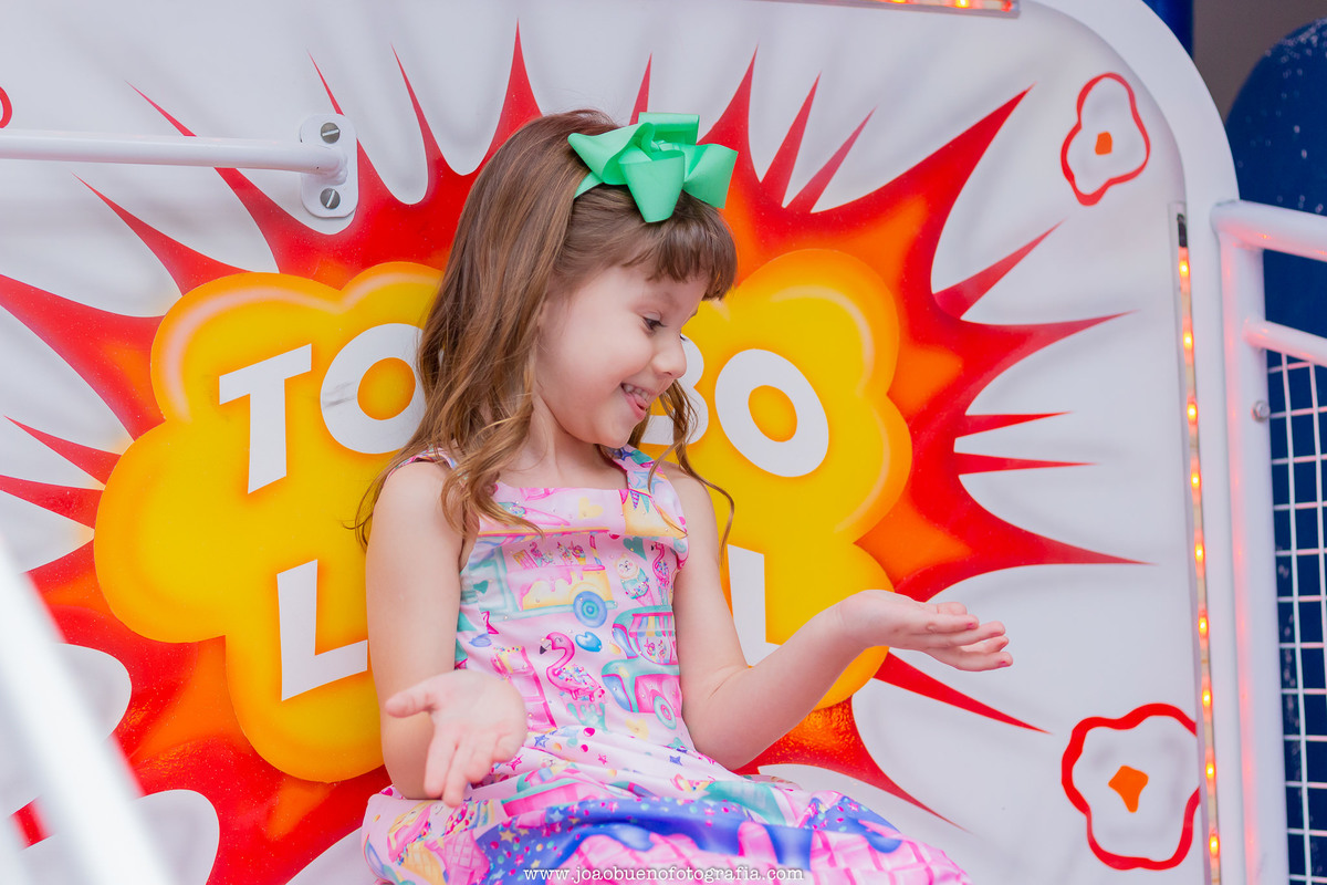 Buffet pipoca 2 Bauru, buffet infantil bauru, aniversário infantil, menina brincando no tombo legal