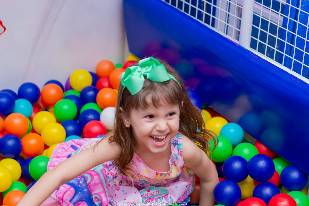 Buffet pipoca 2 Bauru, buffet infantil bauru, aniversário infantil, menina caindo do tombo legal
