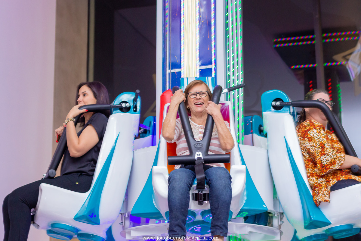 Buffet pipoca 2 Bauru, buffet infantil bauru, aniversário infantil, parentes brincando em buffet infantil