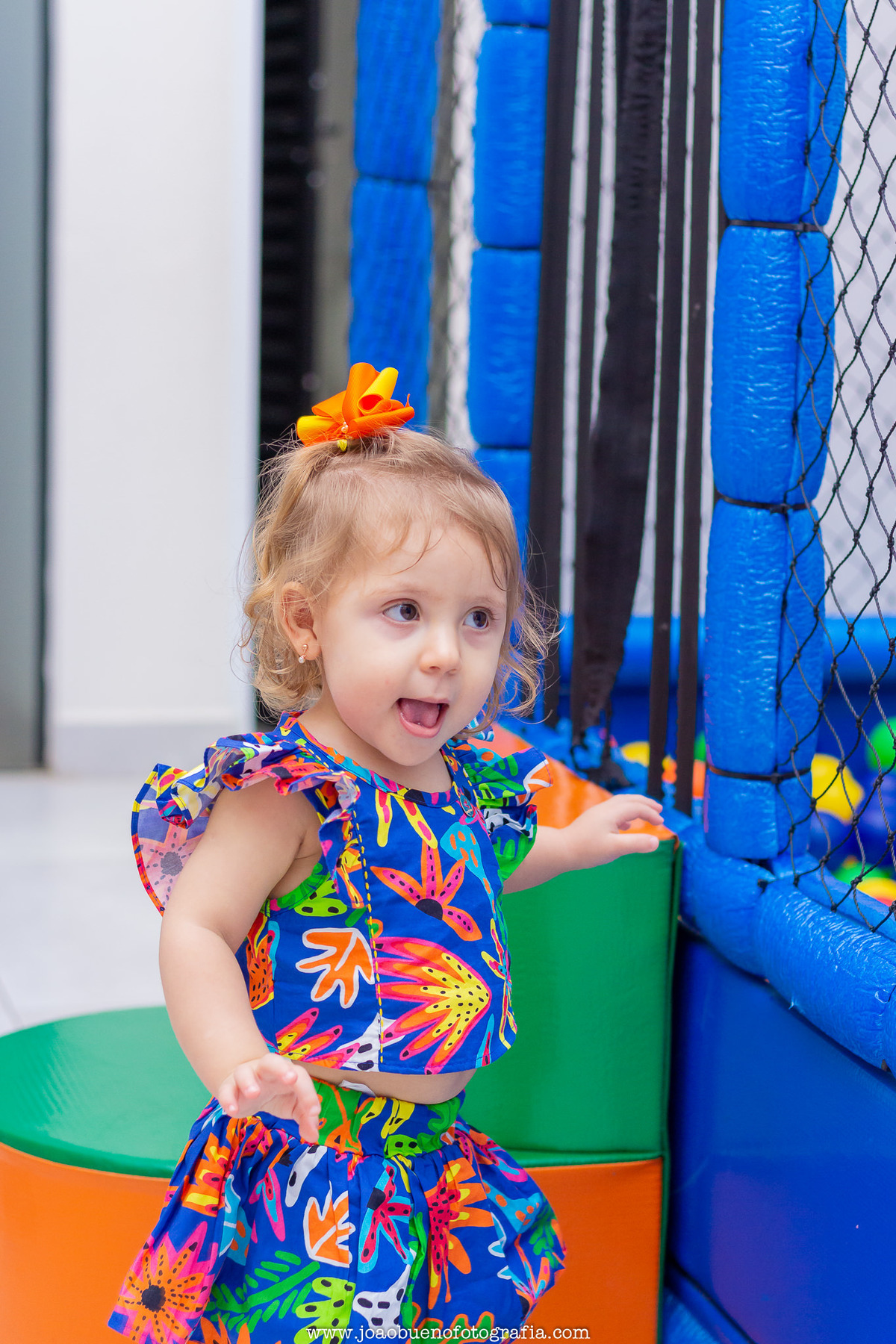 Buffet pipoca 2 Bauru, buffet infantil bauru, aniversário infantil, aniversariante indo brincar na piscina de bolinhas