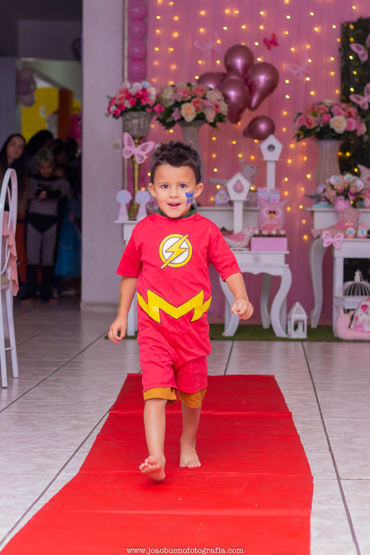 Jardim das festas Bauru, aniversário infantil Bauru, buffet infantil Bauru, menino fantasiado de flash