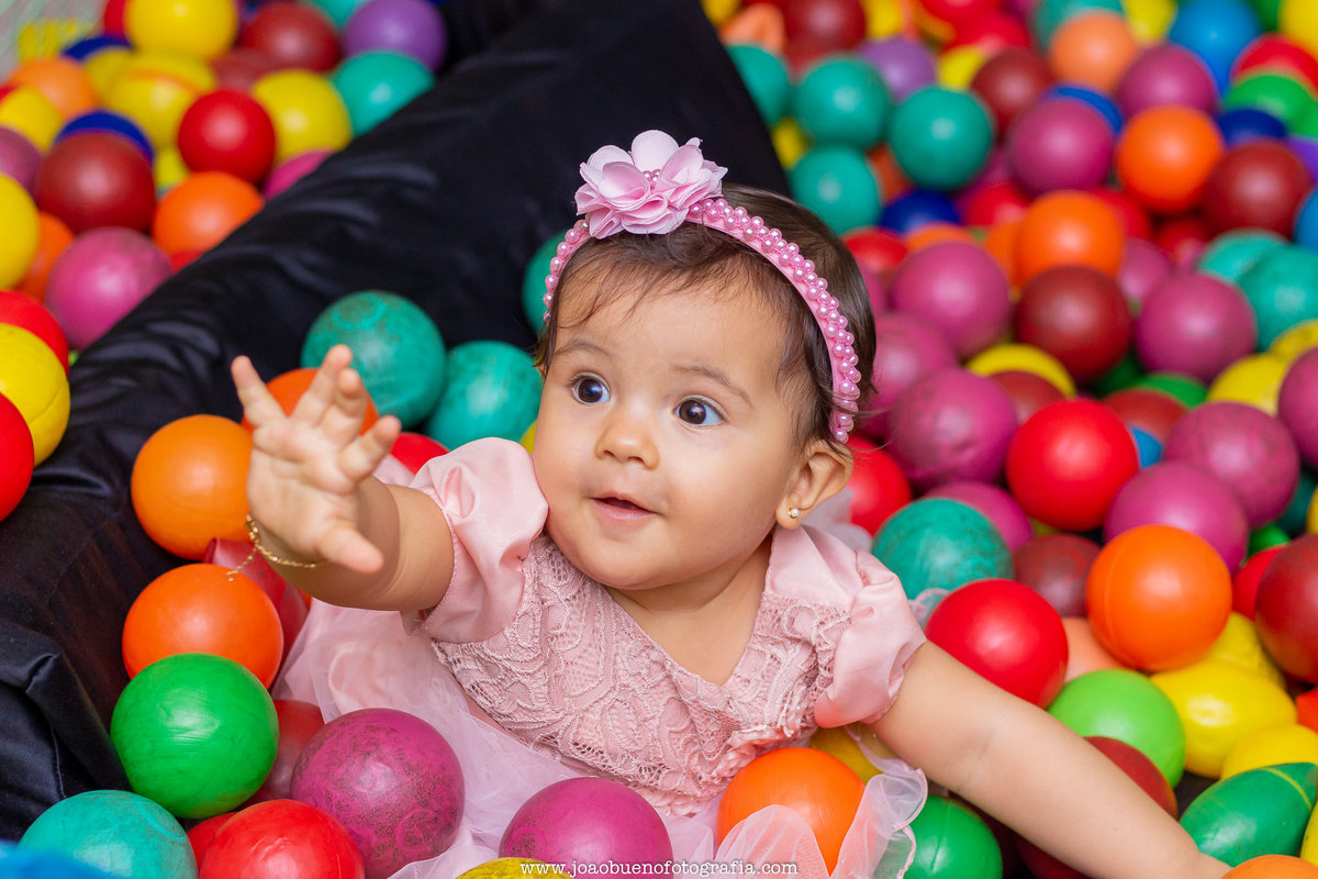 Jardim das festas Bauru, aniversário infantil Bauru, buffet infantil Bauru, bebê dando tchau na piscina de bolinhas