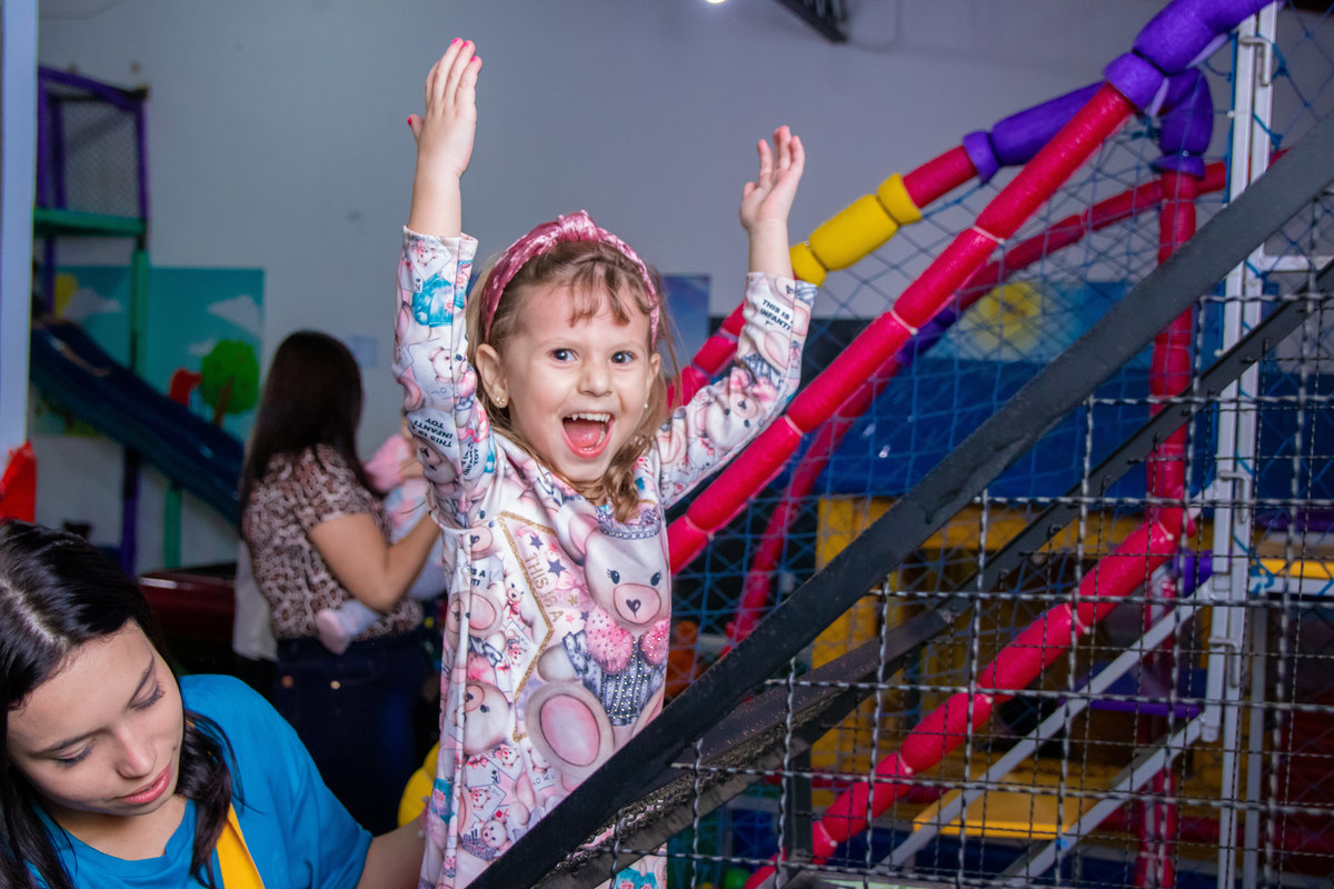 buffet biscoito bauru, buffet infantil bauru, aniversário infantil bauru, criança comemorando em aniversário