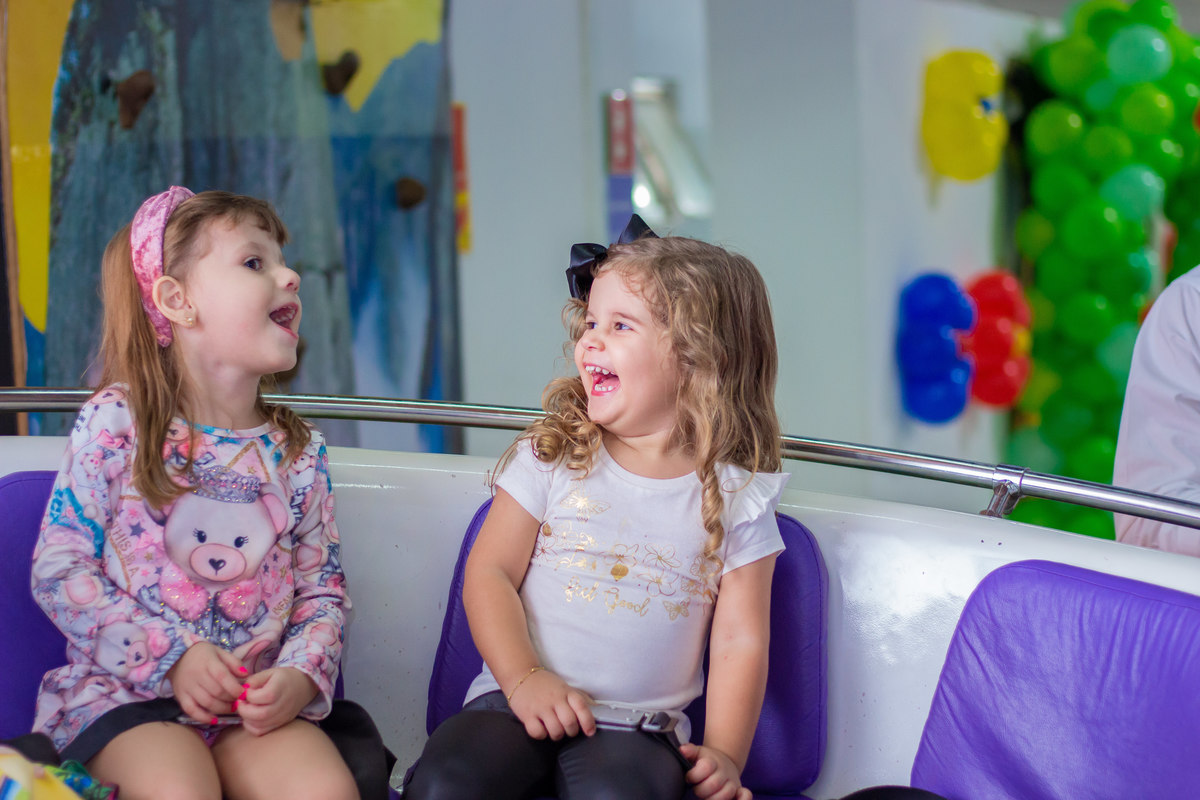 buffet biscoito bauru, buffet infantil bauru, aniversário infantil bauru, amigas brincando na la bamba