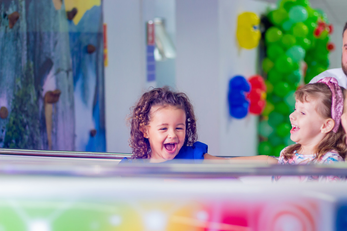 buffet biscoito bauru, buffet infantil bauru, aniversário infantil bauru, aniversariante rindo na la bamba