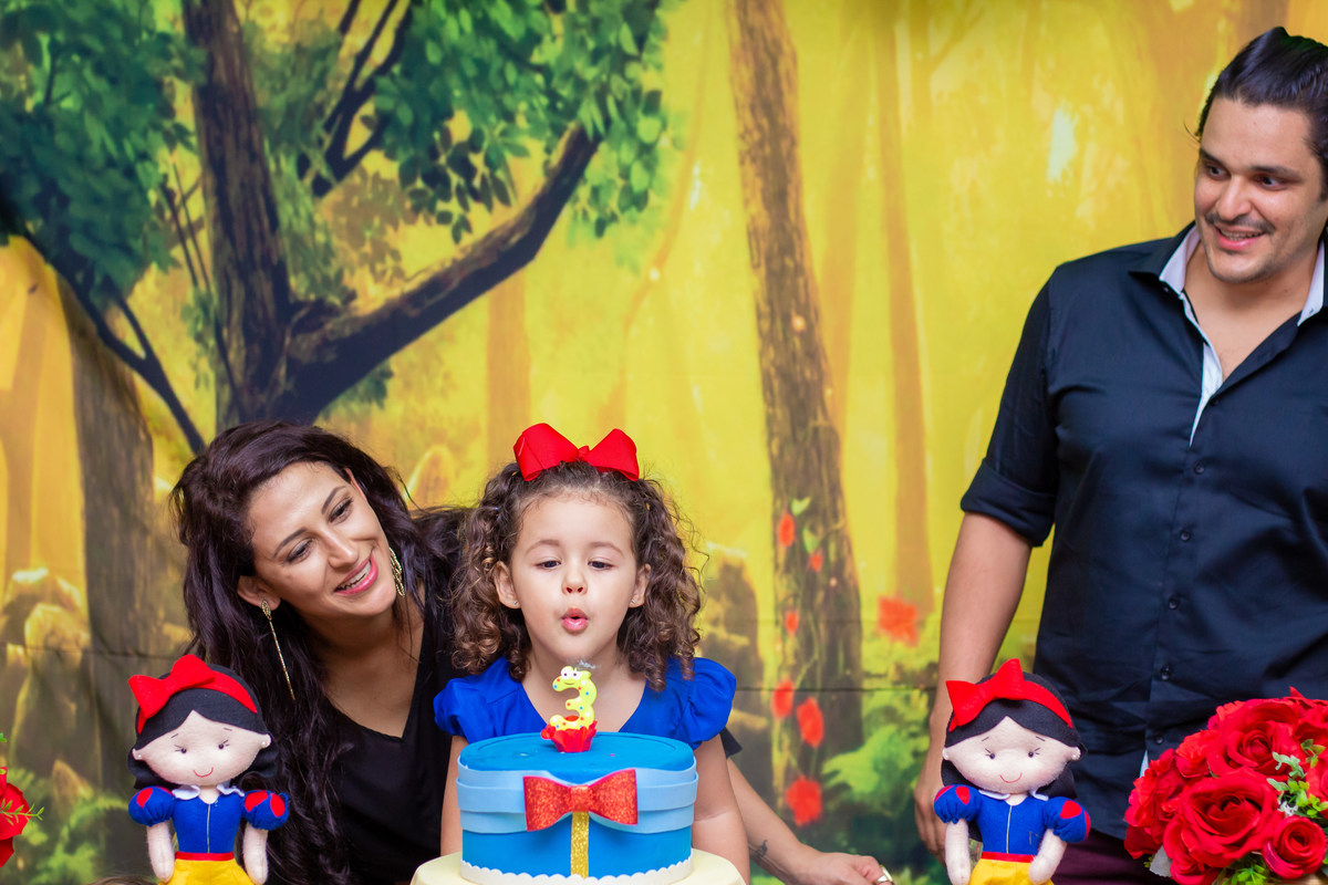 buffet biscoito bauru, buffet infantil bauru, aniversário infantil bauru, aniversariante assoprando as velinhas