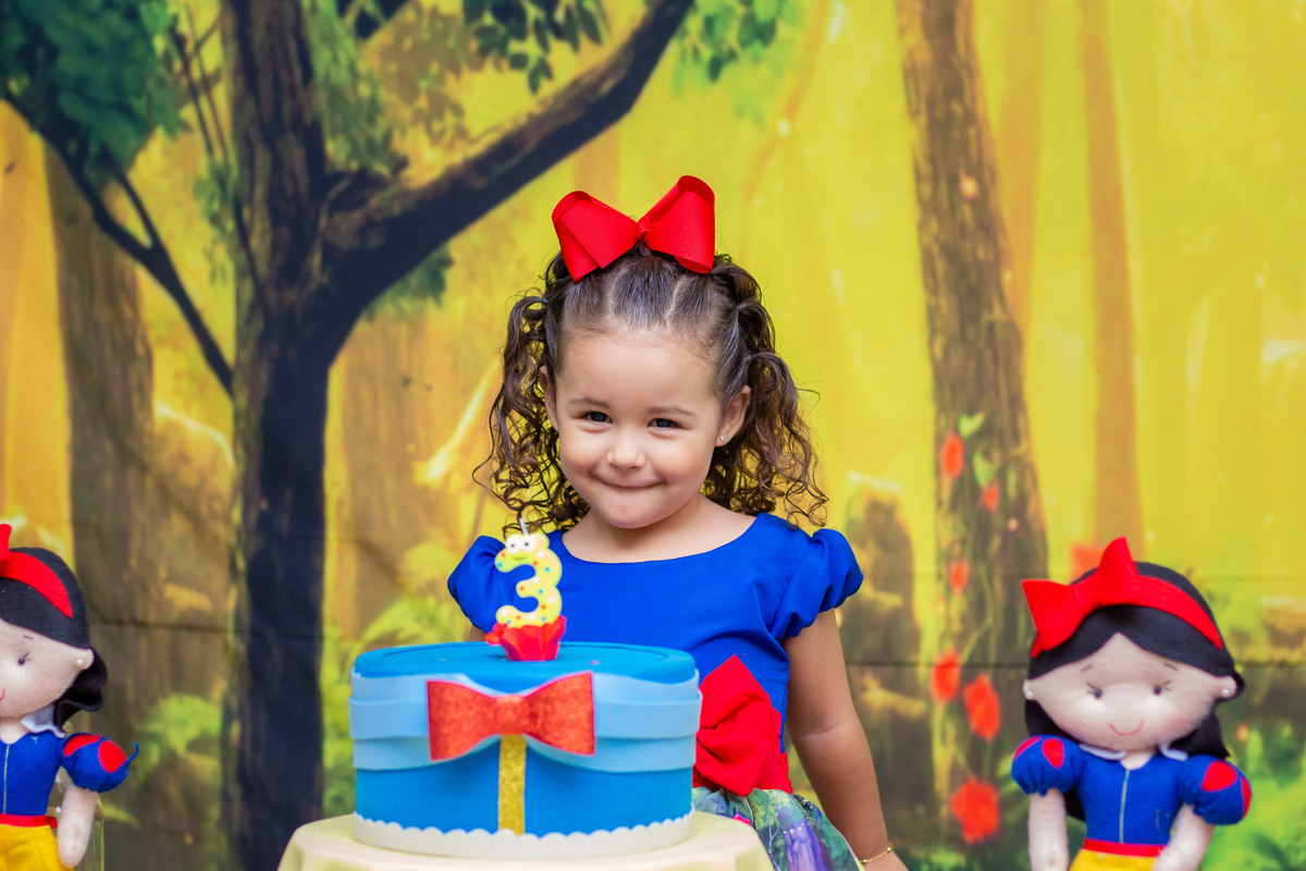 buffet biscoito bauru, buffet infantil bauru, aniversário infantil bauru, aniversariante sorrindo em sua festa