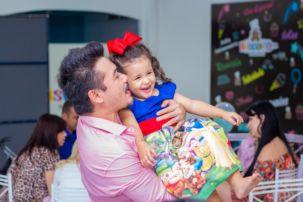 buffet biscoito bauru, buffet infantil bauru, aniversário infantil bauru, aniversariante brincando com convidado