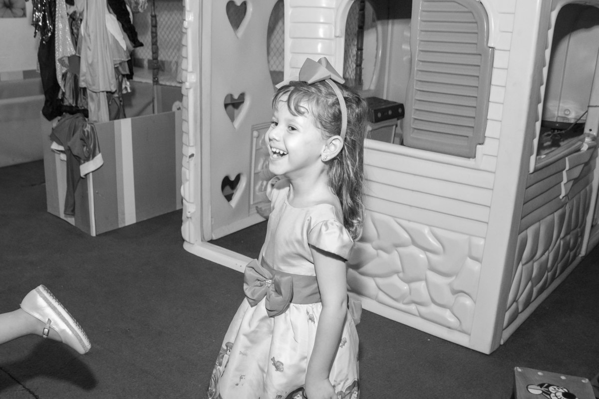 buffet biscoito bauru, buffet infantil bauru, aniversário infantil bauru, aniversariante rindo em sua festa