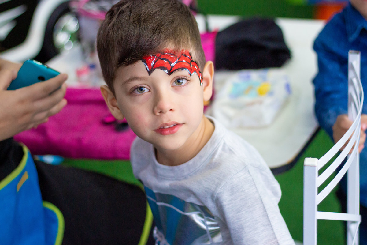 buffet biscoito bauru, buffet infantil bauru, aniversário infantil bauru, pintura facial do homem aranha