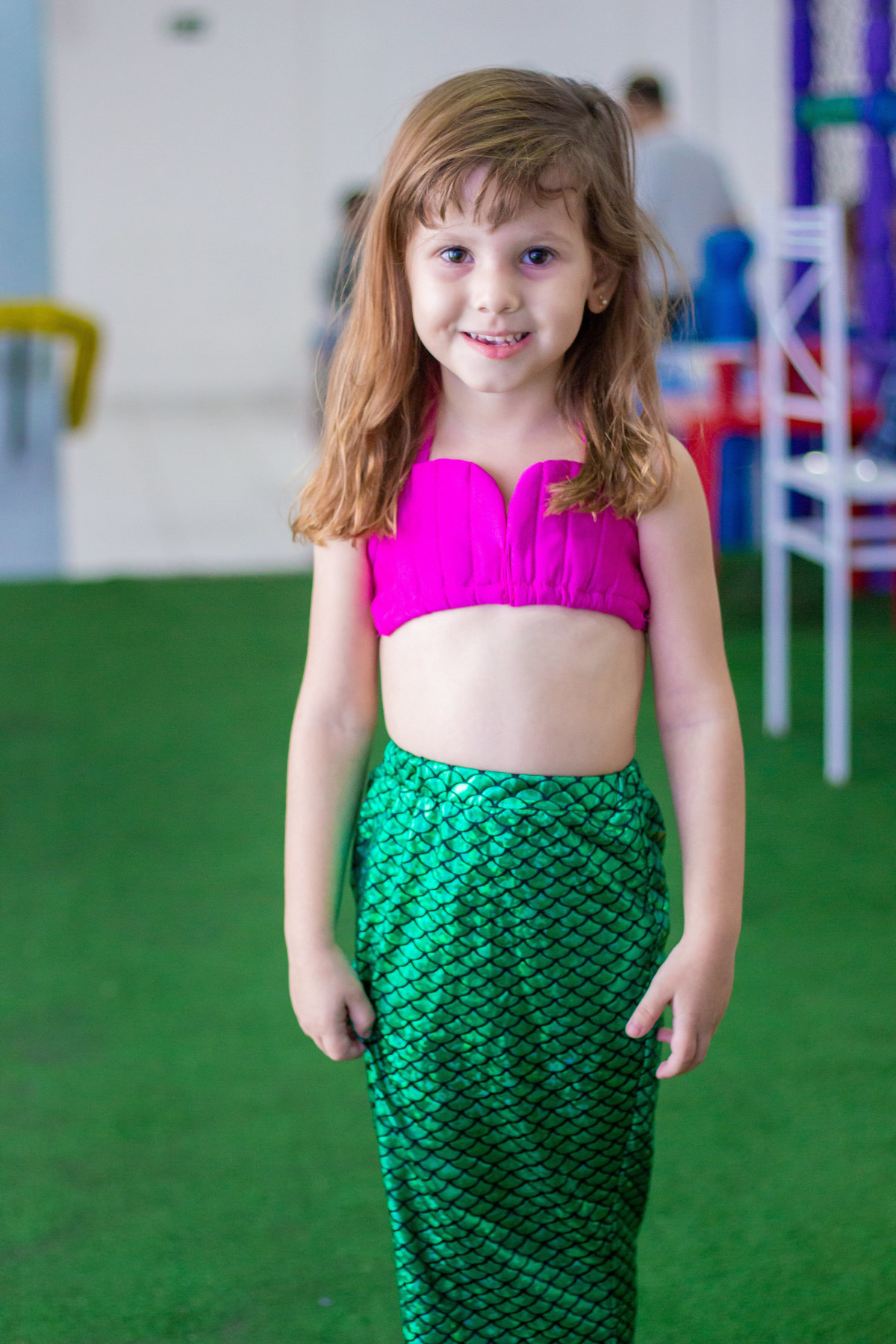 buffet biscoito bauru, buffet infantil bauru, aniversário infantil bauru, aniversariante fantasiada de sereia em sua festa