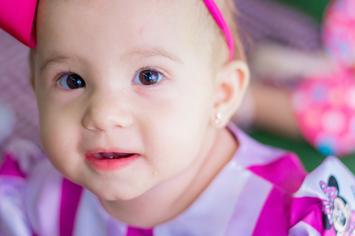 buffet biscoito bauru, buffet infantil bauru, aniversário infantil bauru, bebê olhando para a câmera