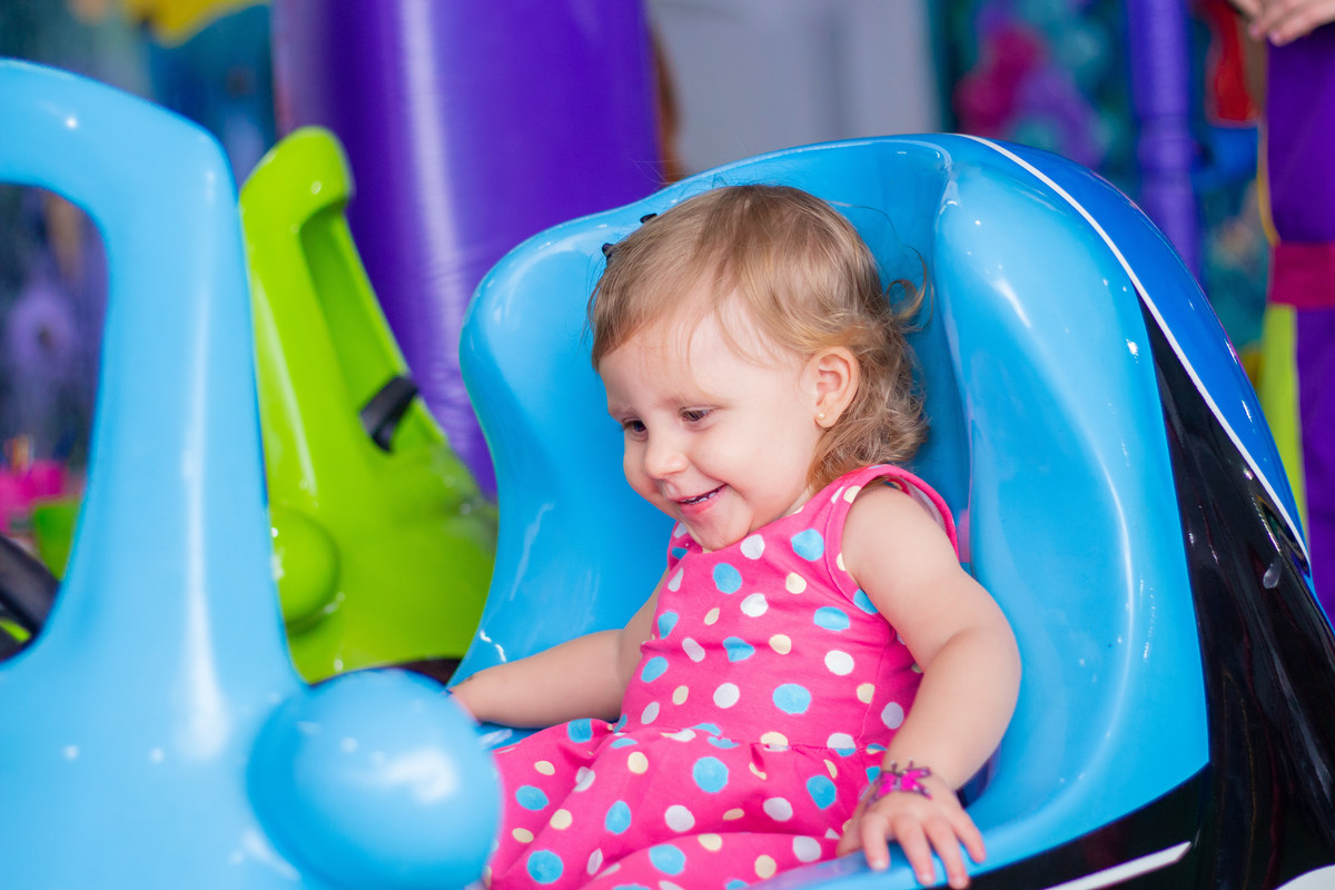 buffet biscoito bauru, buffet infantil bauru, aniversário infantil bauru, bebê brincando de dirigir