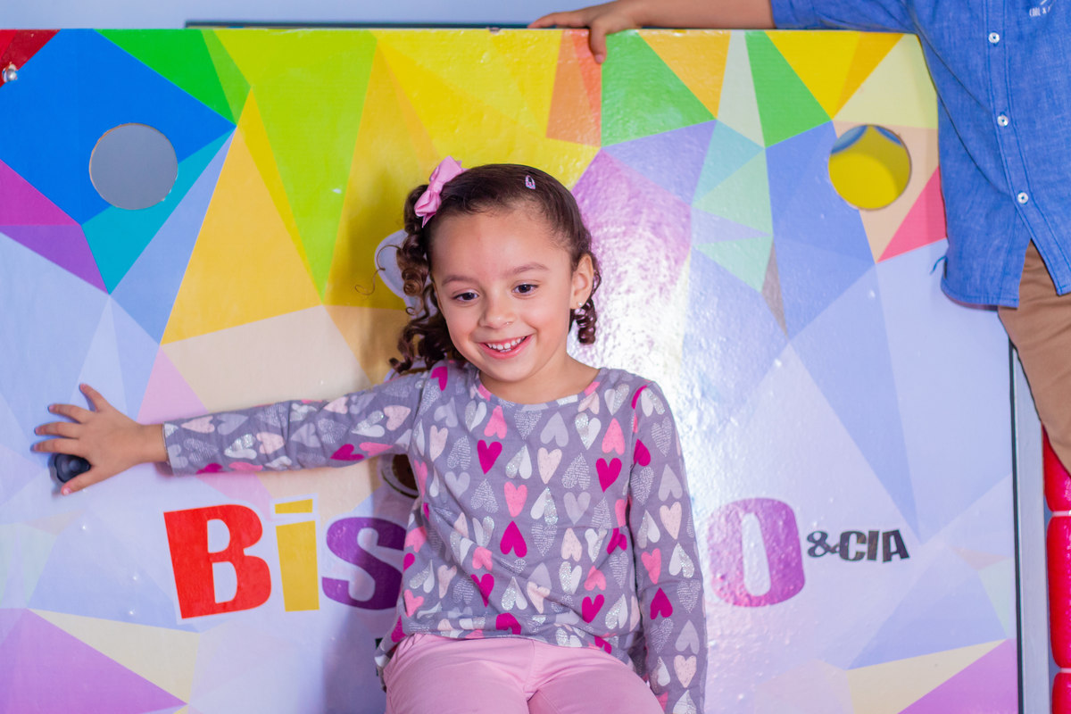 buffet biscoito bauru, buffet infantil bauru, aniversário infantil bauru, menina brincando no tombo legal