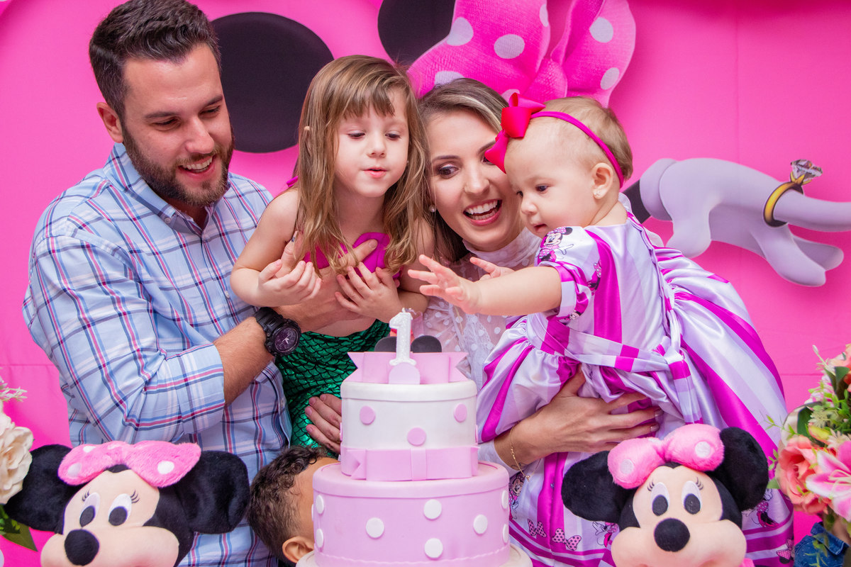 buffet biscoito bauru, buffet infantil bauru, aniversário infantil bauru, irmãs assoprando as velinhas 