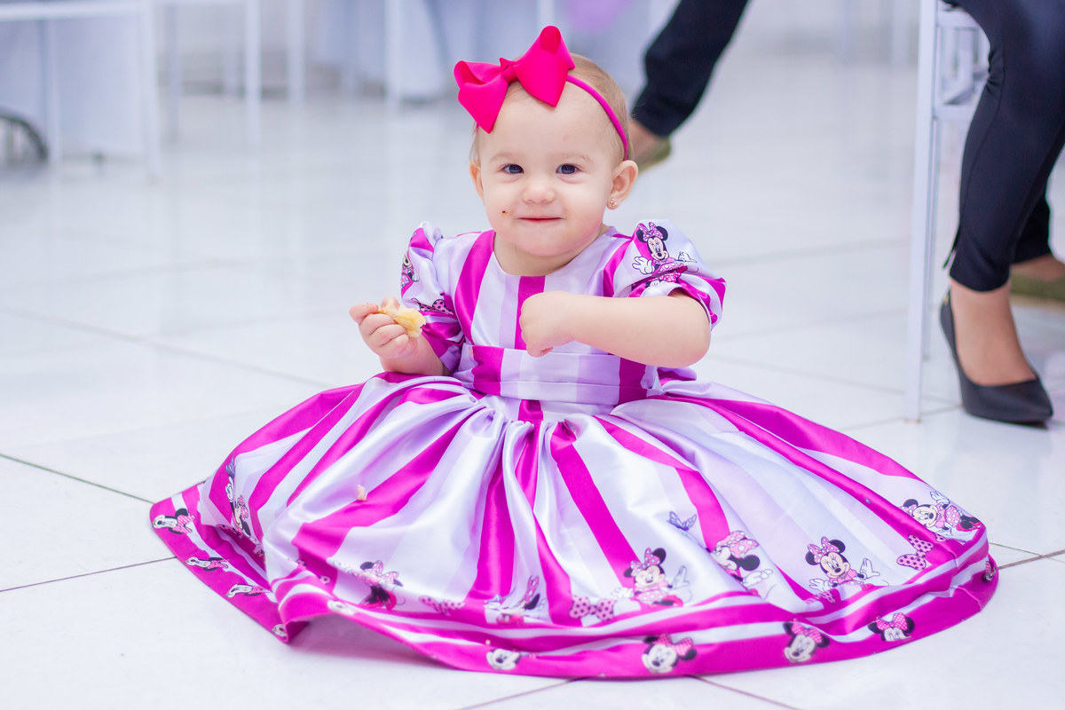 buffet biscoito bauru, buffet infantil bauru, aniversário infantil bauru, vestido de aniversário para nenê de um ano, bebê em sua festa