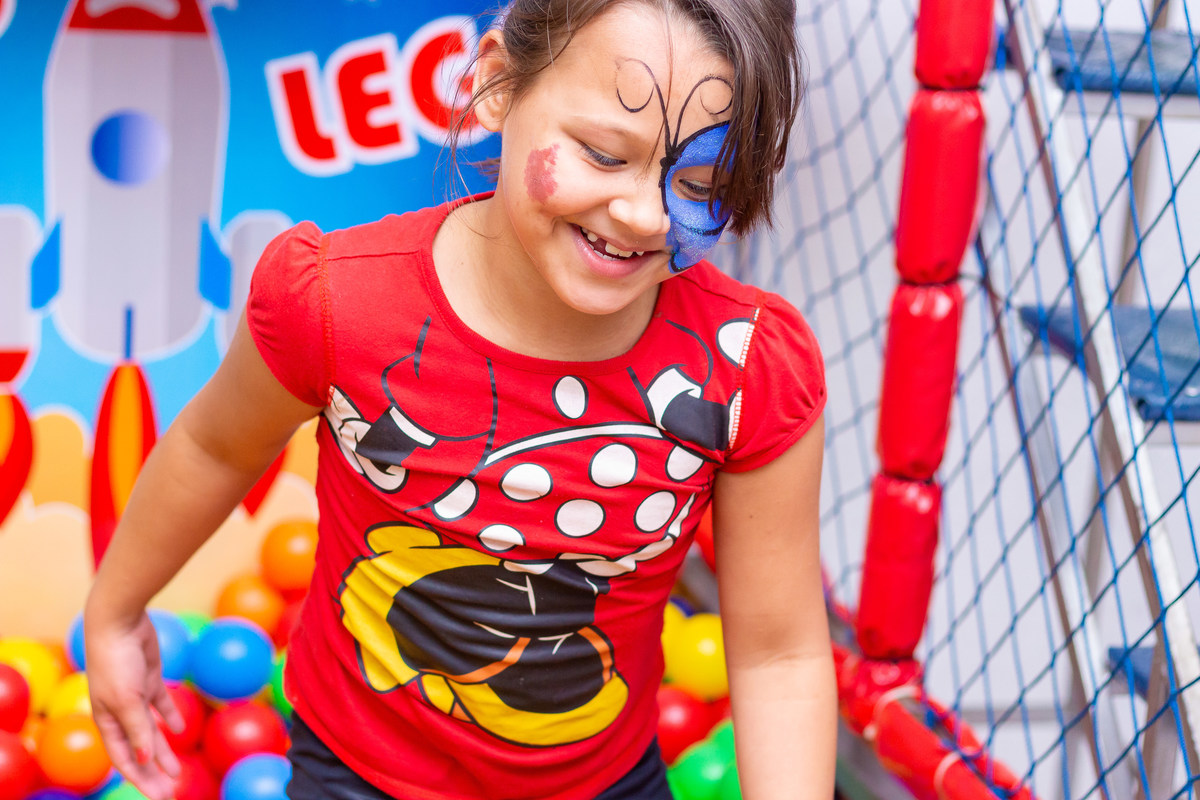 Buffet Infantil Boomerang Bauru, Festa infantil Bauru, aniversário tema Dora Aventureira, menina caindo do tombo legal