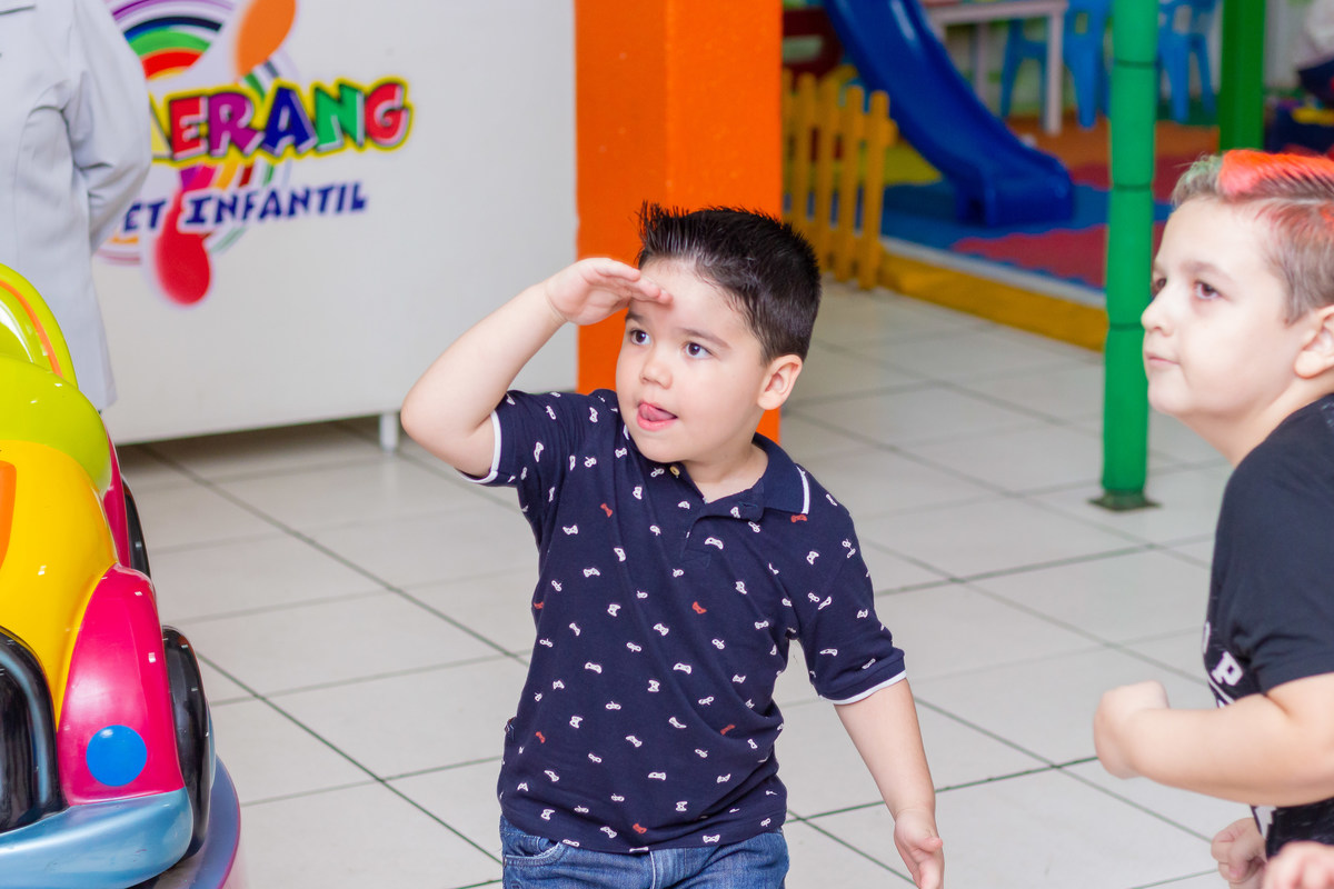 Buffet Infantil Boomerang Bauru, Festa infantil Bauru, aniversário tema Dora Aventureira, amigos brincando de dançar com o xbox